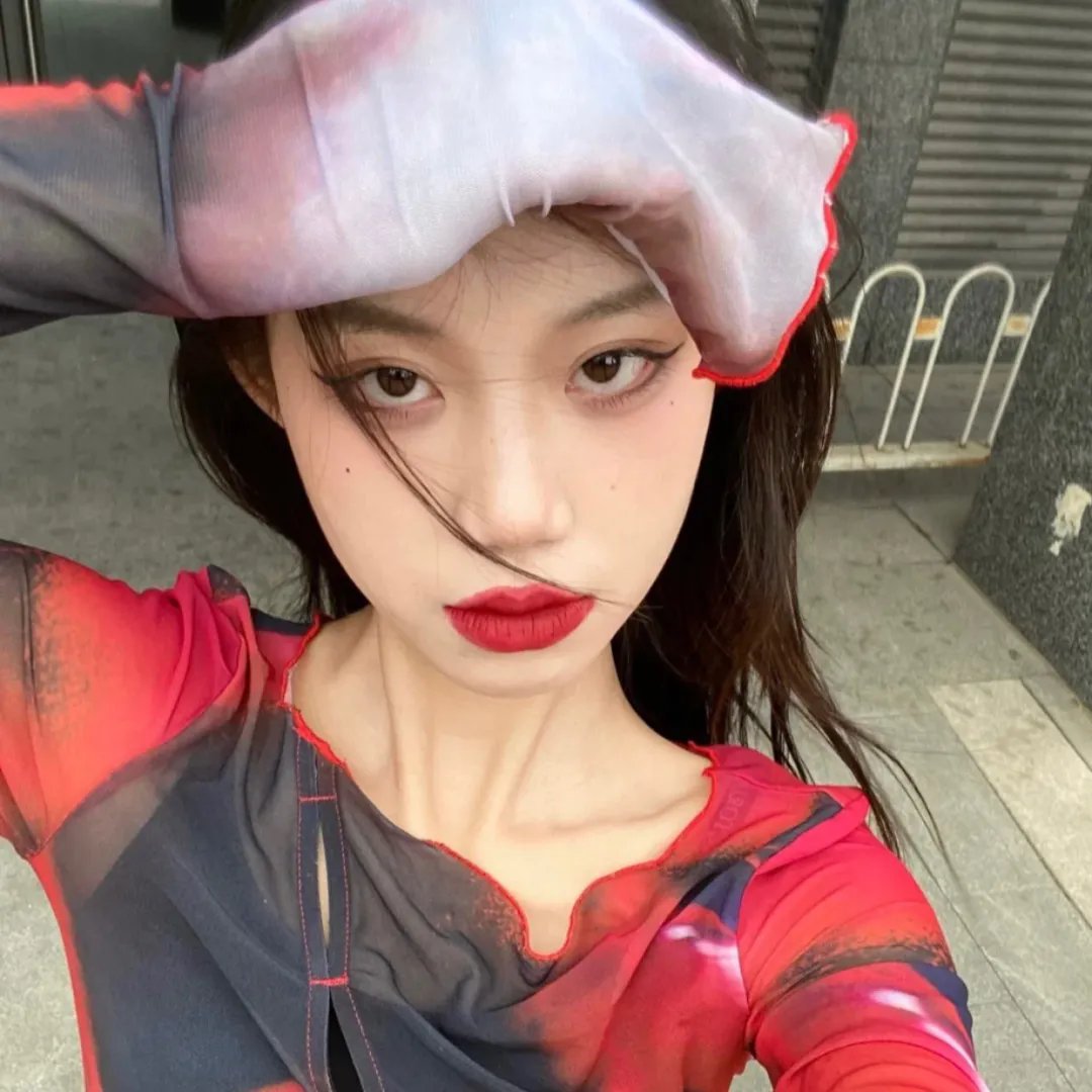 孤胆红颜